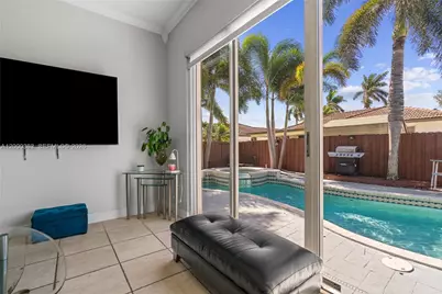 8914 NW 168th St, Miami Lakes, FL 33018 - Photo 13