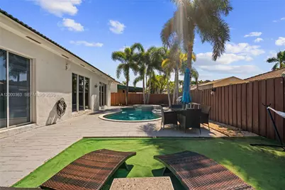 8914 NW 168th St, Miami Lakes, FL 33018 - Photo 35