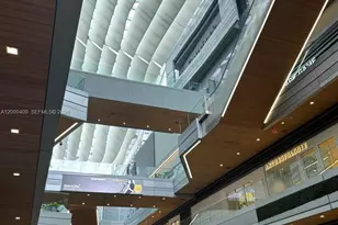 68 SE 6th St, Miami, FL 33131 - Photo 13