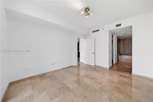 68 SE 6th St, Miami, FL 33131 - Photo 13