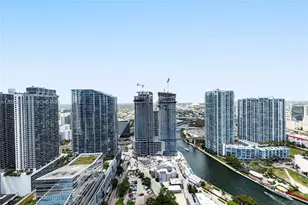 68 SE 6th St, Miami, FL 33131 - Photo 37
