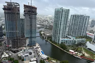 68 SE 6th St, Miami, FL 33131 - Photo 7