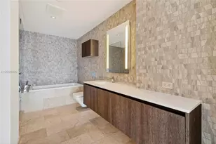 68 SE 6th St, Miami, FL 33131 - Photo 15