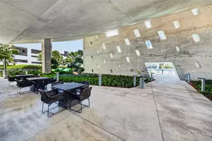 68 SE 6th St, Miami, FL 33131 - Photo 25