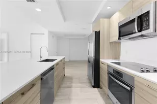 121 NE 34th St, Miami, FL 33137 - Photo 13