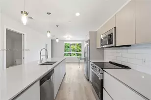 2505 NE 193rd St, Miami, FL 33180 - Photo 3