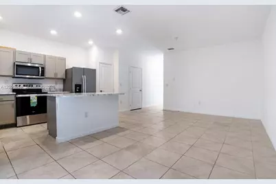 1170 SW 7th Ct, Florida City, FL 33034 - Photo 7