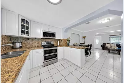 3030 NW 90th St, Miami, FL 33147 - Photo 23