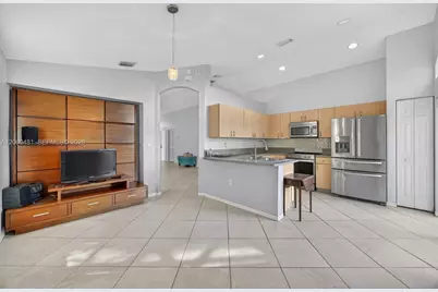 2073 SE 13th St, Homestead, FL 33035 - Photo 7