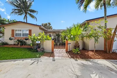 600 SW 67th Ave, Pembroke Pines, FL 33023 - Photo 3