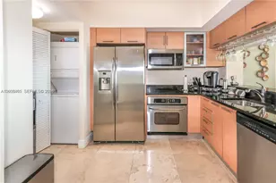 31 SE 5th St, Miami, FL 33131 - Photo 15