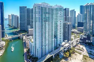 31 SE 5th St, Miami, FL 33131 - Photo 3