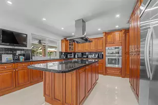 7230 SW 104th St, Pinecrest, FL 33156 - Photo 9