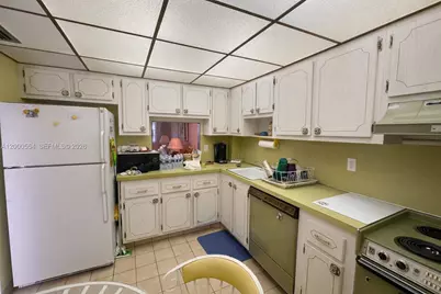 410 SE 2nd St #305, Hallandale Beach, FL 33009 - Photo 3