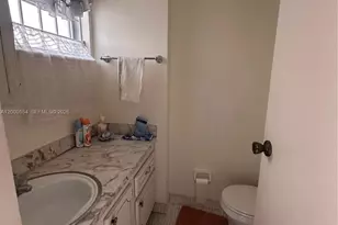 410 SE 2nd St, Hallandale Beach, FL 33009 - Photo 13