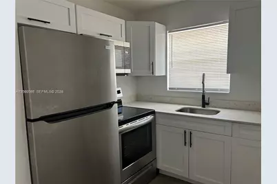 916 SW 10th St, Hallandale Beach, FL 33009 - Photo 9