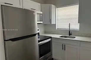 916 SW 10th St, Hallandale Beach, FL 33009 - Photo 9