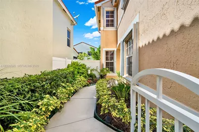 10840 NW 46th Dr, Coral Springs, FL 33076 - Photo 3