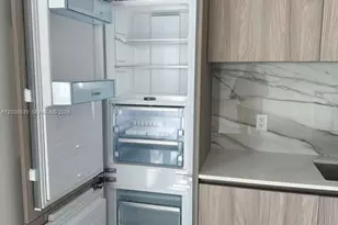 77 SE 5th St, Miami, FL 33131 - Photo 13