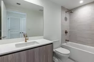 77 SE 5th St, Miami, FL 33131 - Photo 7