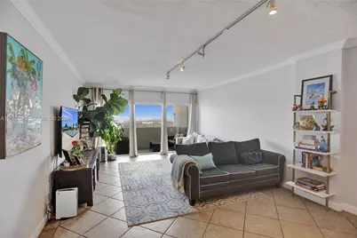 300 Bayview Dr #PH10, Sunny Isles Beach, FL 33160 - Photo 3