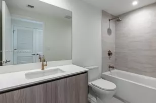 77 SE 5th St, Miami, FL 33131 - Photo 7