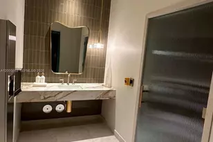 77 SE 5th St, Miami, FL 33131 - Photo 21