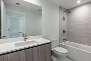 77 SE 5th St, Miami, FL 33131 - Photo 7