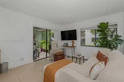 159 Lakeview Dr #102, Weston, FL 33326 - Photo 7