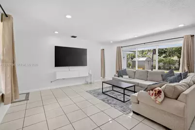 292 SW 52nd Ave, Plantation, FL 33317 - Photo 13