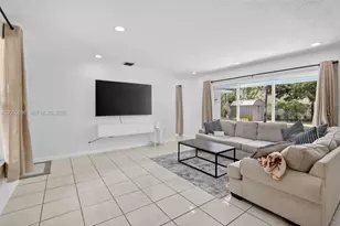 292 SW 52nd Ave, Plantation, FL 33317 - Photo 13