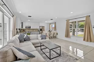 292 SW 52nd Ave, Plantation, FL 33317 - Photo 9