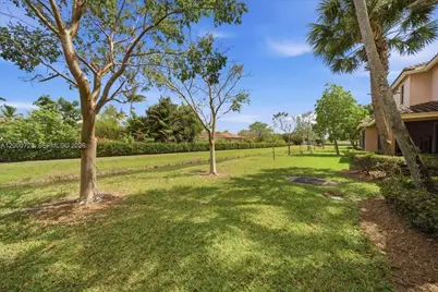 110 E Riverwalk Cir E, Plantation, FL 33325 - Photo 29