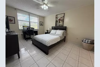 900 Colony Point Cir #317, Pembroke Pines, FL 33026 - Photo 13