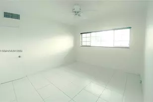 462 Golden Isles Dr, Hallandale Beach, FL 33009 - Photo 5