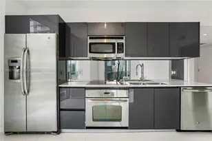 31 SE 6th St, Miami, FL 33131 - Photo 1