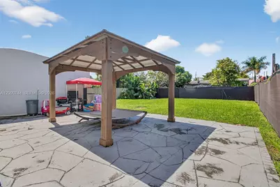 1680 NW 22nd Ct, Miami, FL 33125 - Photo 31