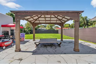 1680 NW 22nd Ct, Miami, FL 33125 - Photo 33