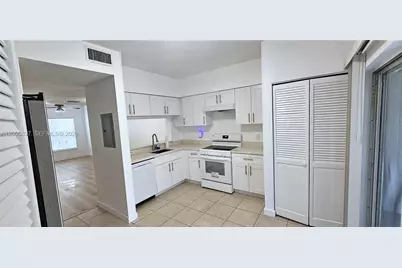 46 Simonton Cir, Weston, FL 33326 - Photo 3