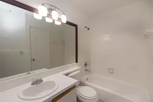 18304 NW 68th Ave, Hialeah, FL 33015 - Photo 17