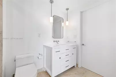 6000 Collins Ave #527, Miami Beach, FL 33140 - Photo 11