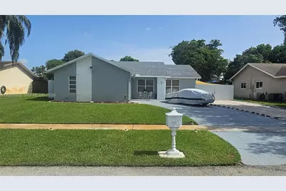 8421 NW 8th St, Pembroke Pines, FL 33024 - Photo 3