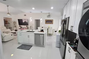 8421 NW 8th St, Pembroke Pines, FL 33024 - Photo 9