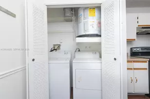 18310 NW 68th Ave, Hialeah, FL 33015 - Photo 21