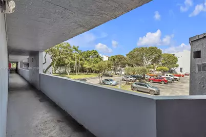 210 Fontainebleau Blvd #210, Miami, FL 33172 - Photo 27