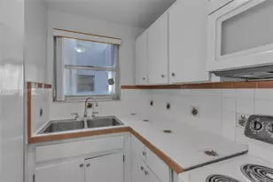 210 Fontainebleau Blvd, Miami, FL 33172 - Photo 3