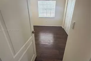 960 NE 214th Ln, Miami, FL 33179 - Photo 5