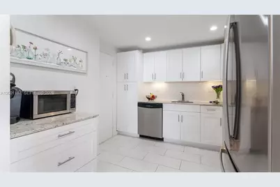 300 Bayview Dr #315, Sunny Isles Beach, FL 33160 - Photo 5