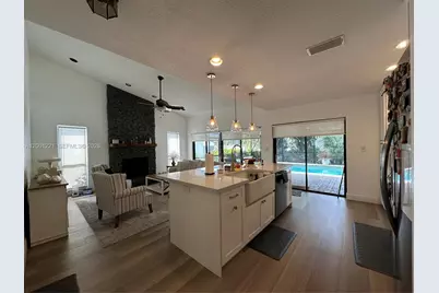 7003 NW 40th Pl, Coral Springs, FL 33065 - Photo 7