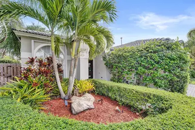 1445 NW 143rd Ave, Pembroke Pines, FL 33028 - Photo 3